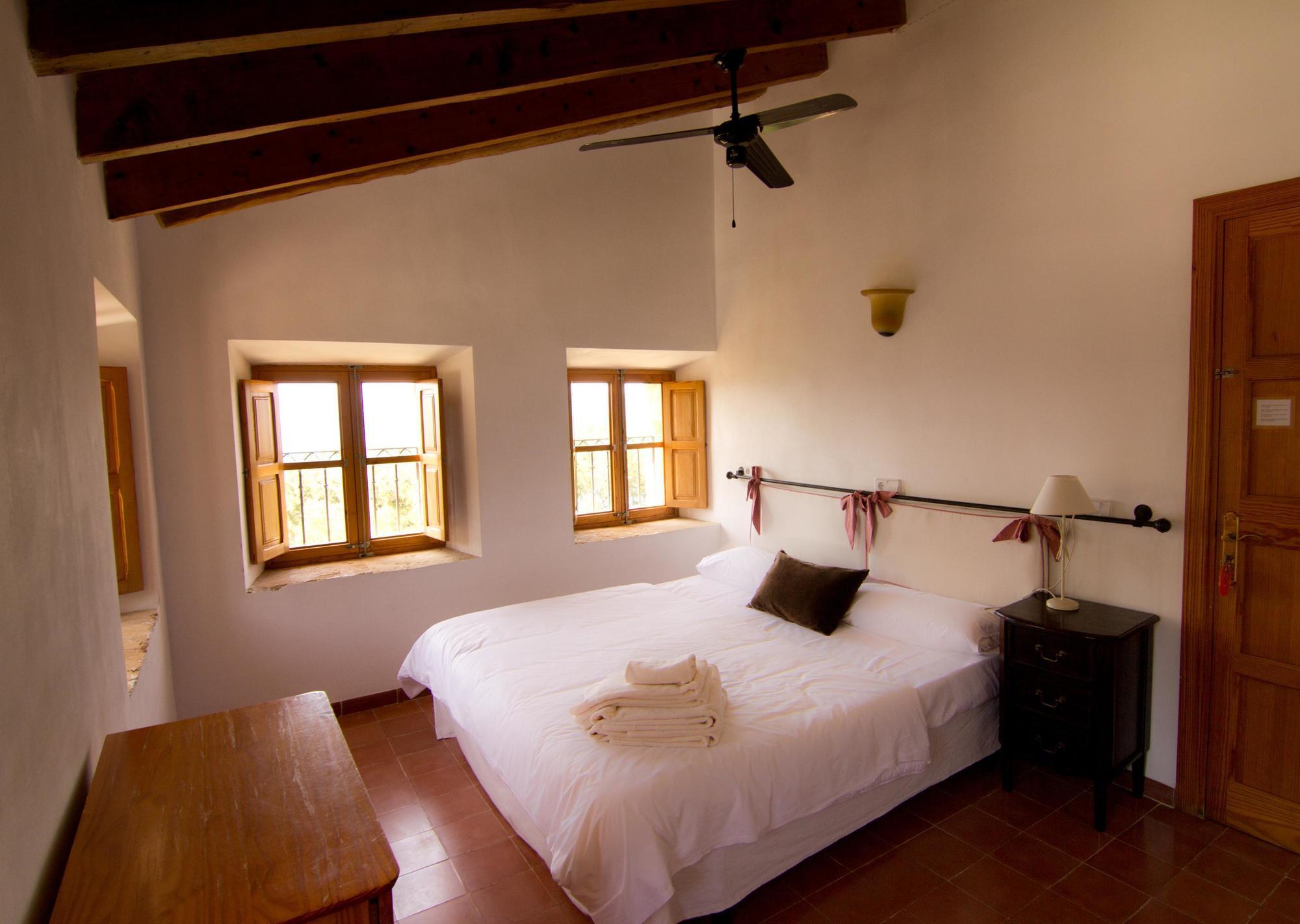 Petit Hotel Hostatgeria La Victoria Алькудия Экстерьер фото