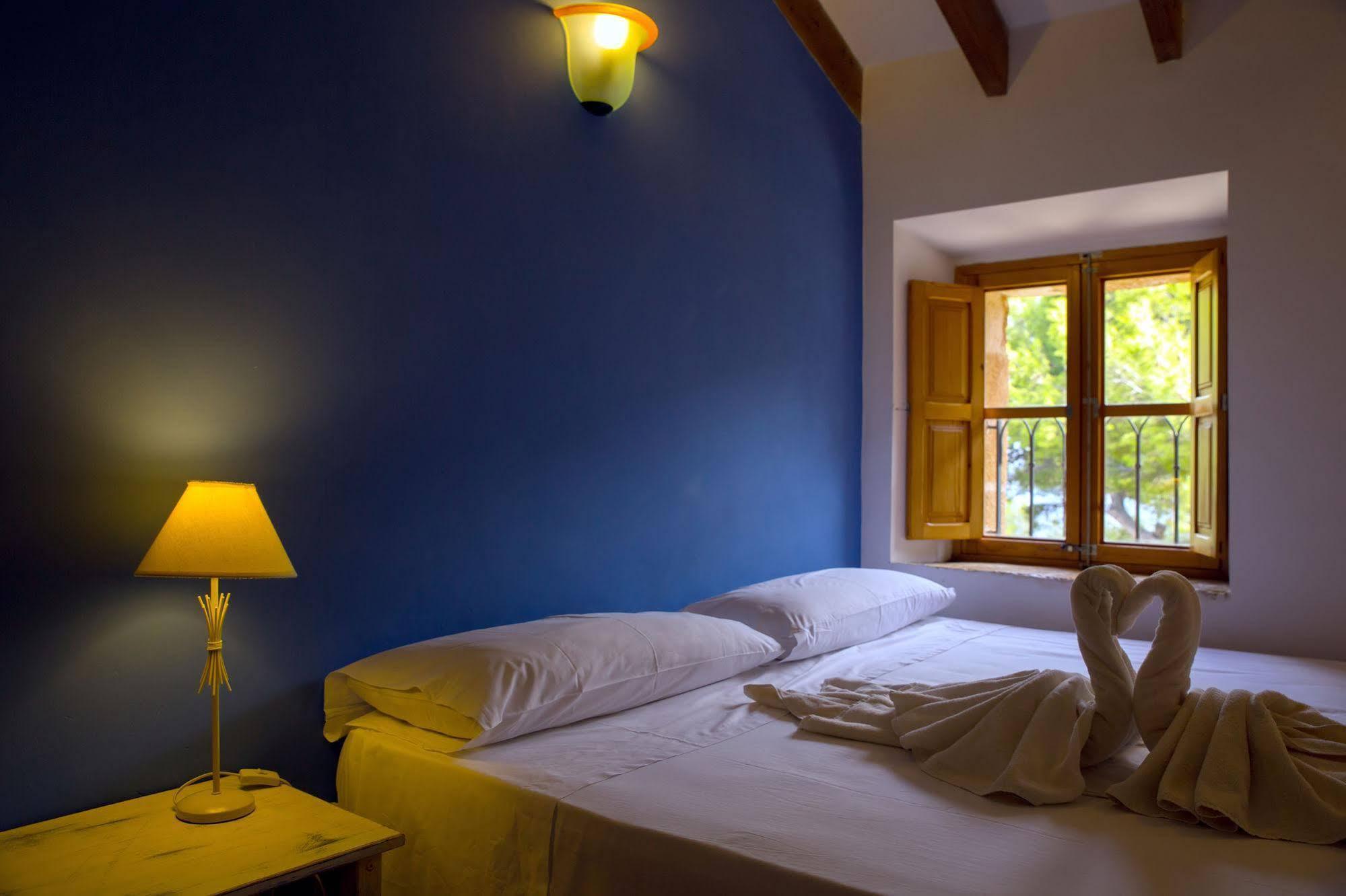 Petit Hotel Hostatgeria La Victoria Алькудия Экстерьер фото